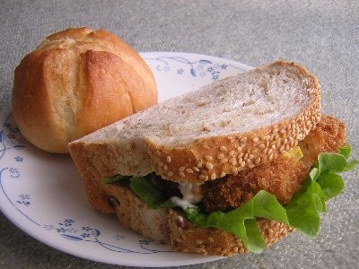 白ごまパンの北欧白身魚サンド、塩バターパン(リトルマーメイド)(2010/02/05)