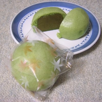 米粉饅頭(濃い抹茶餡)(亀屋万年堂)(2010/10/21)