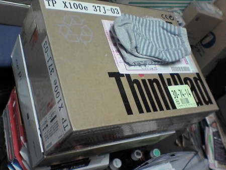 [ThinkPad]X100e EeePCとの箱の大きさの比較
