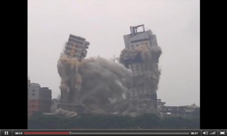 爆破により取り壊さ重慶のタワー