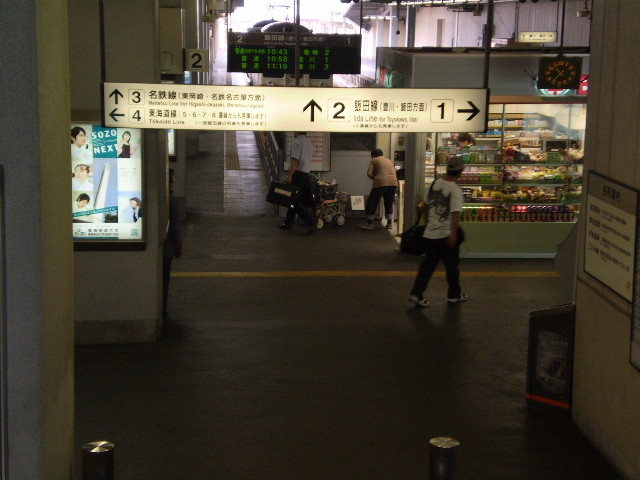 78｜2階 コンコースから 飯田線 ホームへ