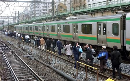横須賀線 電車 たち往生｜2009年 5月 なのか