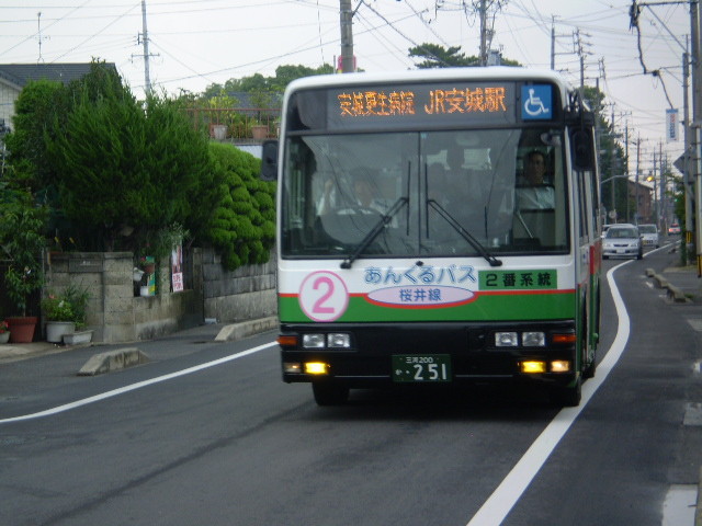 2009年 7月 30日 7時 50分、古井駅に くる あんくるバス