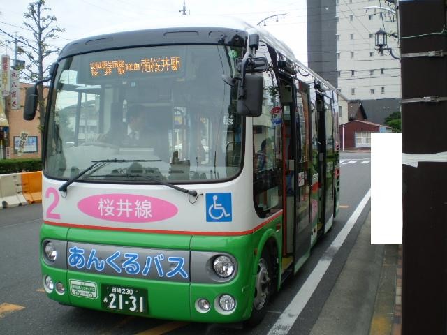 091005−68 ＪＲ安城駅を でる あんくるバス