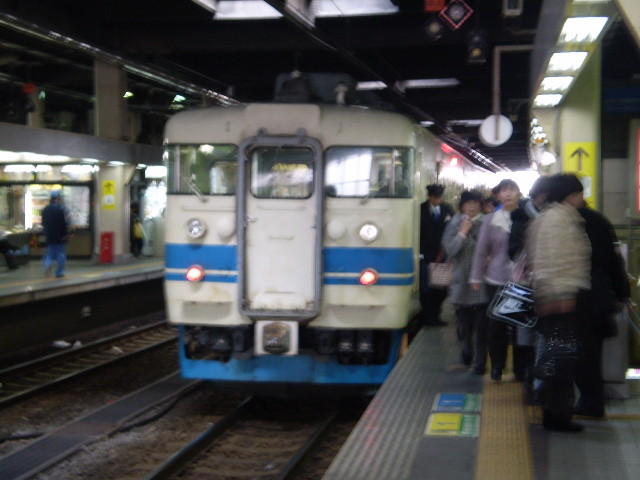 ＪＲ 金沢駅の 小松いき ふつう電車