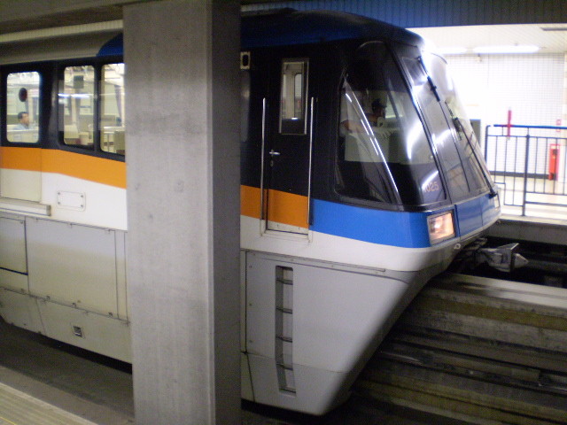 100703-143 東京モノレール 天空橋駅の 車両
