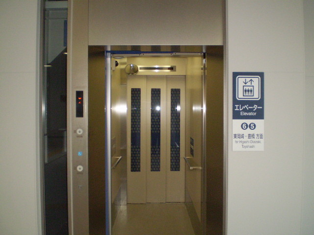 110103-03 新安城 さがり線 エレベーター （あお） （2階）