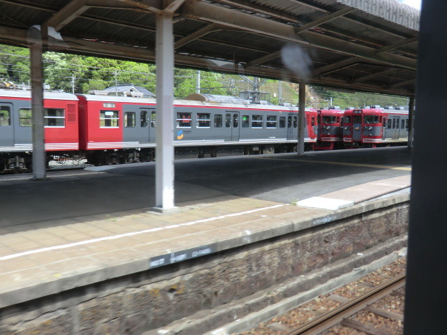 120512 軽井沢から (87) 13:34 しなの鉄道 戸倉 留置線の 電車群