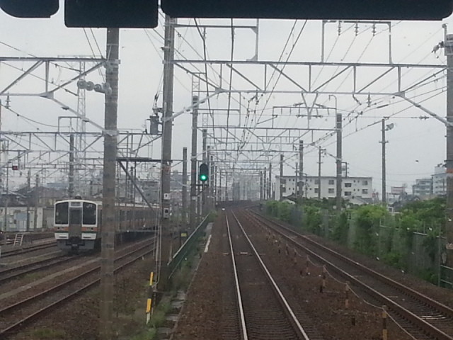 2013-06-20 12:12 浜松 てまえで 高架を あがる