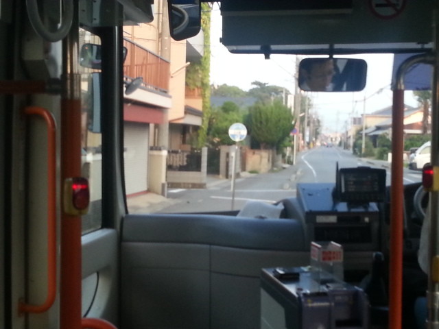 2013-08-15 18:09 あんくるバス 桜井線 バスが 古井駅 バス停に 到着