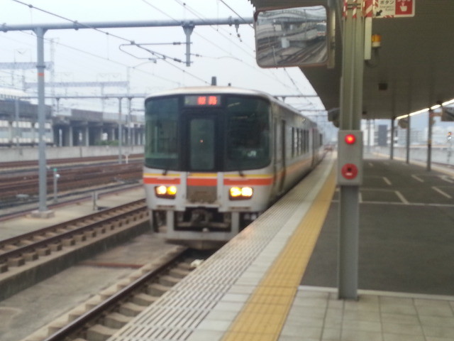 20131103 08:00 姫路に はいって きた 姫新線 列車
