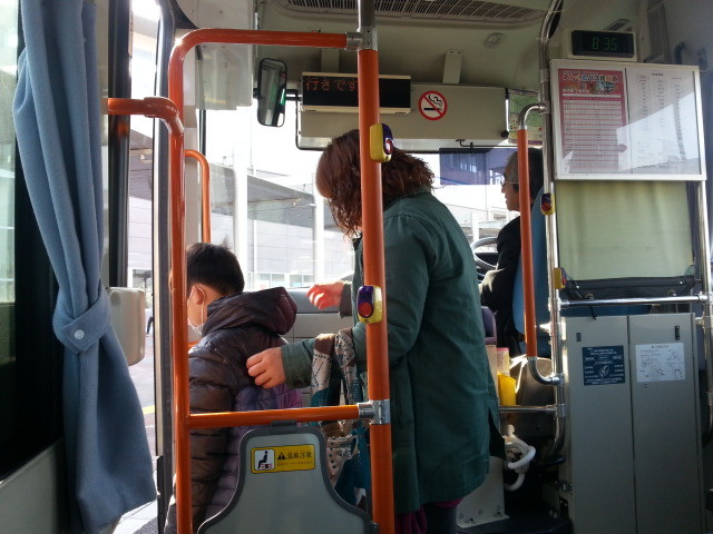 20140317 08.35.56 あんくるバス桜井線－桜井駅バス停到着