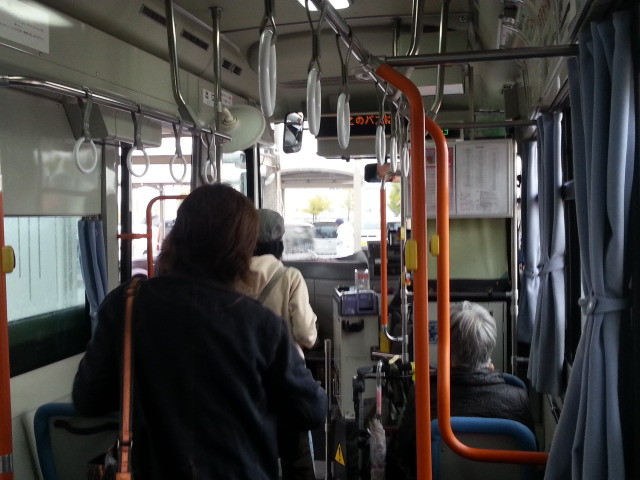 20140326 07.49.21 あんくるバス桜井線バス - 安城更生病院バス停到着