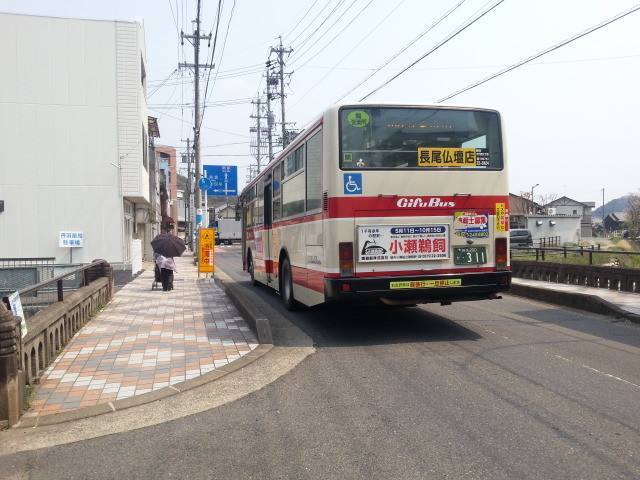20140410 12.20.22 栄町1丁目をでていく岐阜関線バス