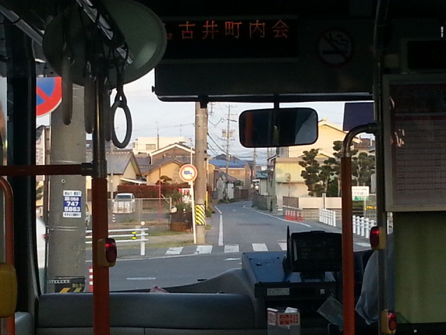20140508 18.14.52 あんくるバス桜井線バス - 古井町交差点