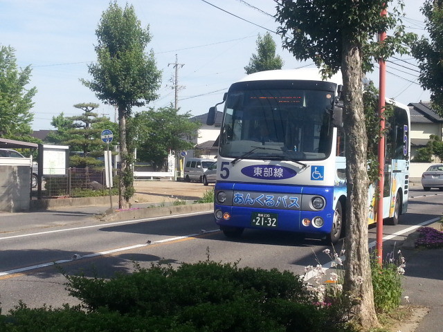2014-05-18 15.30.36 新田バス停 - あんくるバス東部線バス