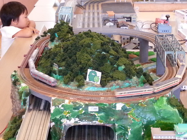 犬山橋をはしる豊橋鉄道の新旧電車