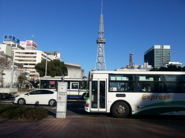 20141227_091219 テレビ塔と東濃鉄道高速バス