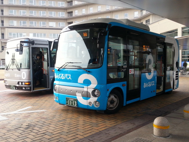 20150303_080344 更生病院 - 南部線バスとひだりまわり循環線バス