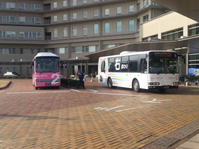 20150331_074446 更生病院 - 桜井線バスとひだりまわり循環線バス