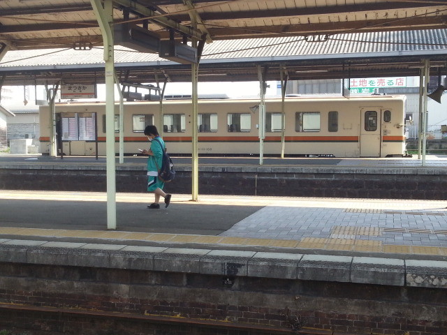 20150427_090653 松阪 - 名松線列車か？