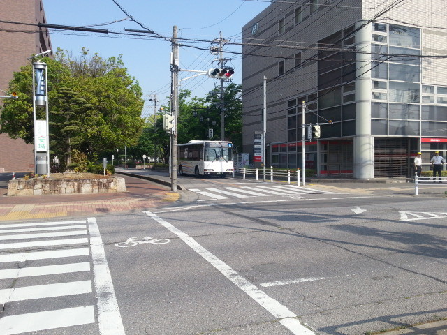 20150515_081102 市役所北交差点 - みぎまわり循環線バス