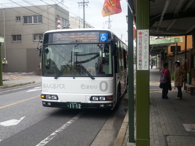 20150519_123612 朝日町西バス停 - みぎまわり循環線バス