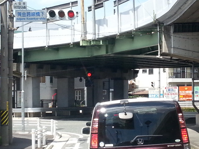 20150720_125538 名古屋駅いきバス - 黄金跨線橋下交差点を右折