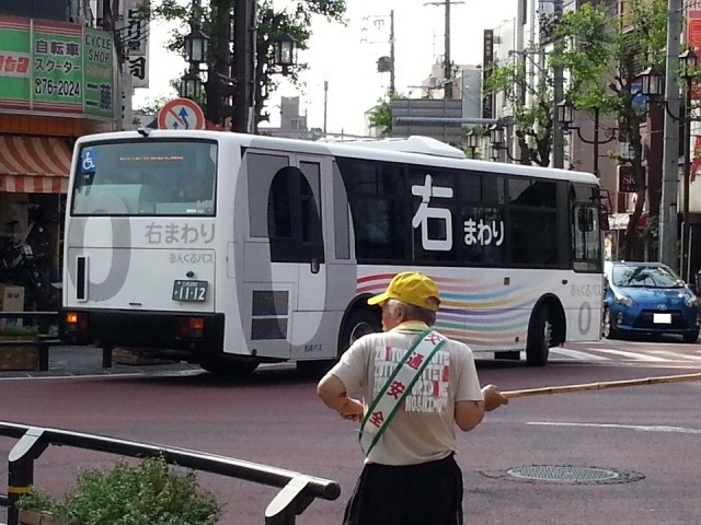 20150810_081705 御幸本町交差点 - みぎまわり循環線バス
