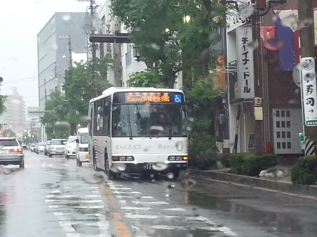 20150906_095729 栄町どおり - みぎまわり循環線バス