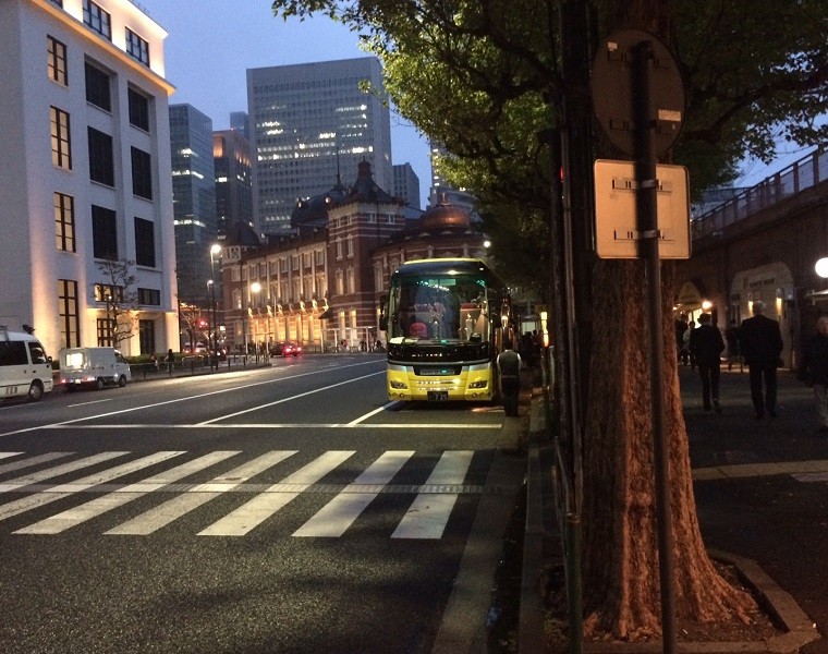 お）2015.11.14 東京駅はとバスのりば 760-600