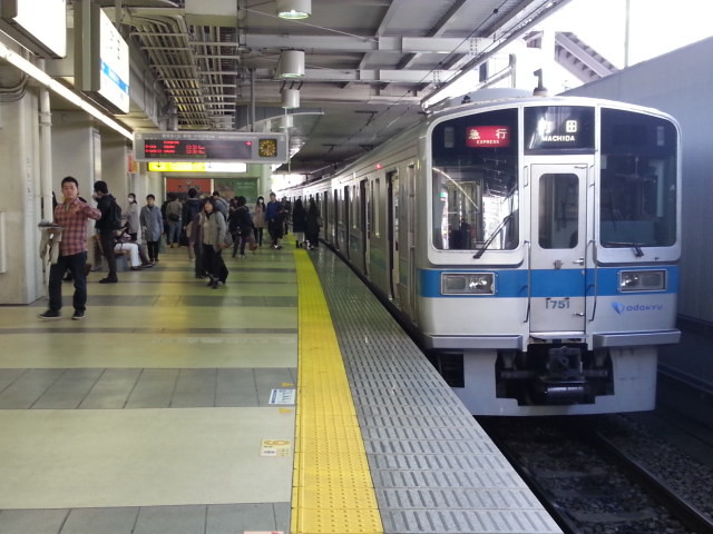 20151115_133116 町田 - 停車中の電車
