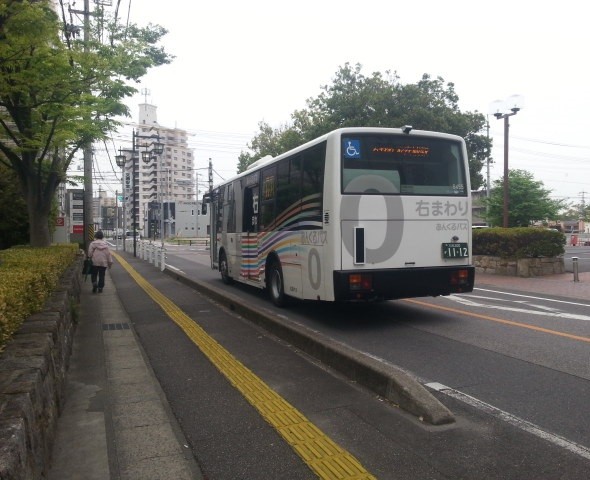 20160427_080952 市役所・文化センターバス停 - みぎまわり循環線バス
