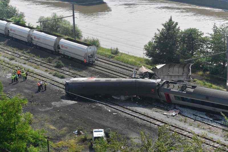 2016.6.6 ベルギー列車追突事故 （AFPBB）