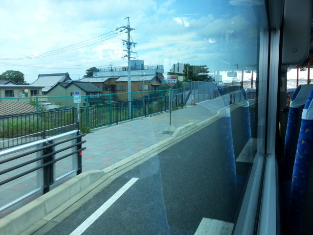 20160705_115336 東岡崎いきバス - 矢作橋を通過
