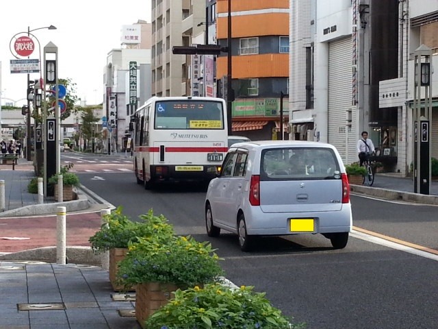 20161004_075935 御幸本町交差点 - 名鉄バス