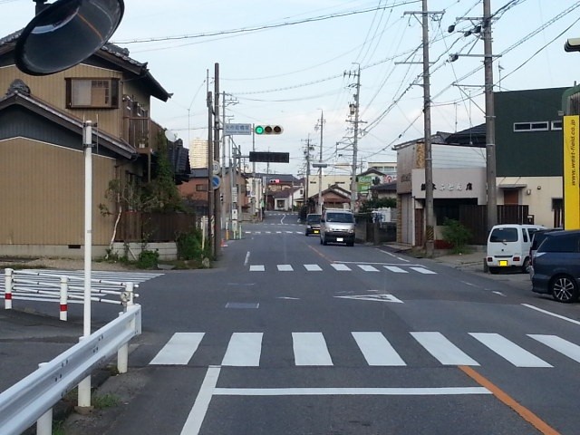 20161007_160137 名鉄バス - 矢作町橋塚交差点を左折