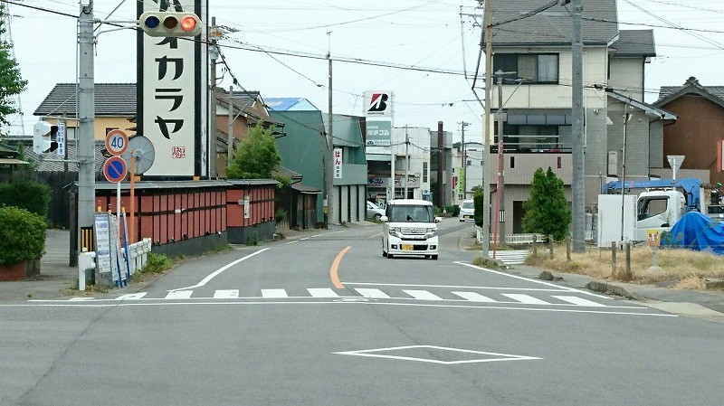 2017.9.27 平坂 (38) 平坂・中畑線バス - ハイカラヤ交差点左折