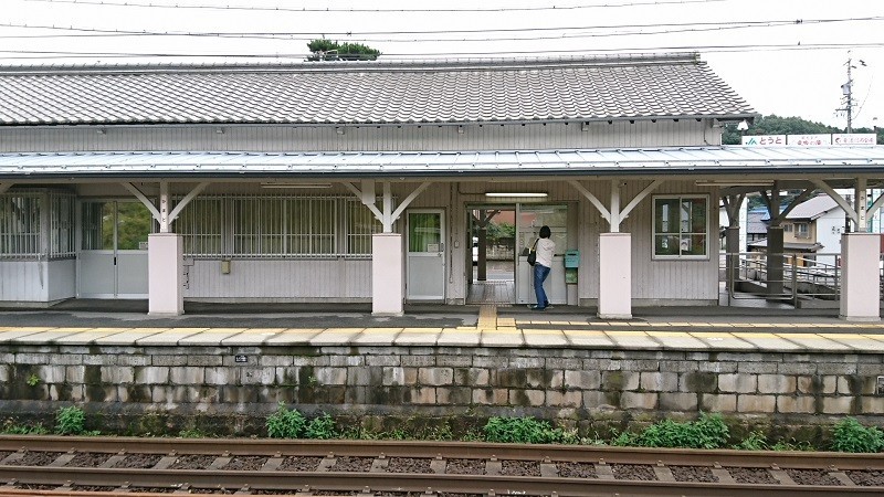 2017.10.14 きのこ列車 (7) 釜戸 - 駅舎 800-450
