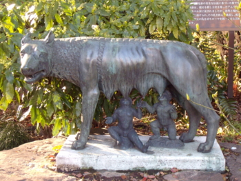 ルーパロマーナ像
