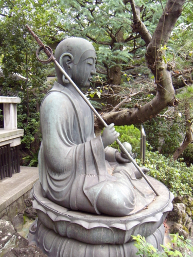 銅造地蔵菩薩坐像左側