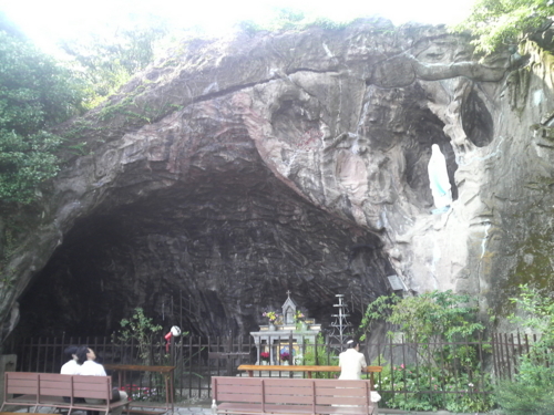 ルルドの洞窟　全景
