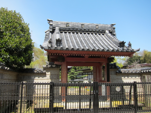 東福寺の朱塗りの山門
