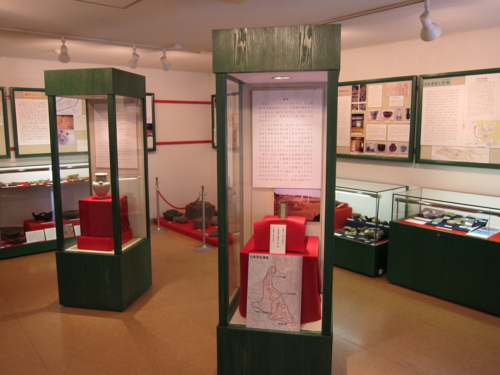 印旛郡市文化財センター　考古資料展示室　内