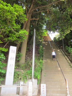 飯綱神社の急な石段