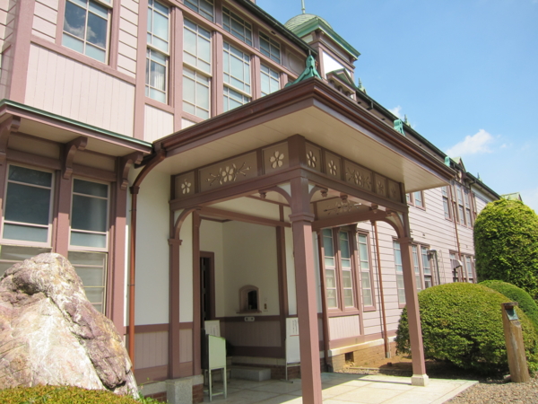 佐倉高校記念館(左より)