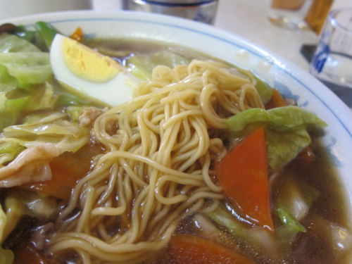 広東メンの具と麺とスープ