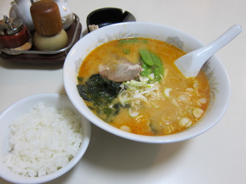 担々麺(800円)