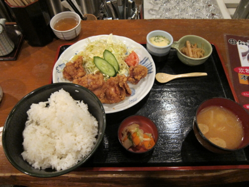 赤鶏の唐揚定食(780円)＋ご飯大盛り(0円)
