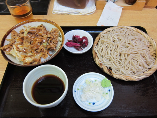 豚きゃべつ(ホイコーロー)丼・おそばセット(750円)